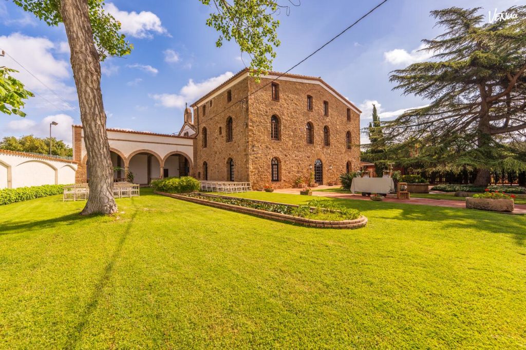 14 masías para bodas en Barcelona 13 Foto de Can Tarranc, masía para bodas con jardines, vistas y espacios elegantes entre Barcelona y la Costa Brava.