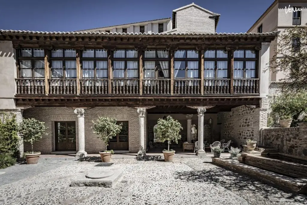 8 fincas de lujo para bodas en Madrid 5 Foto de Casa del Armiño, elegante mansión toledana con jardines y torreón para bodas exclusivas con historia.