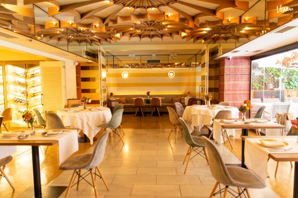 Sitios para celebrar comuniones en Madrid 1 Foto de Restaurante Benares Madrid, cocina india creativa y espacios elegantes para comuniones originales.