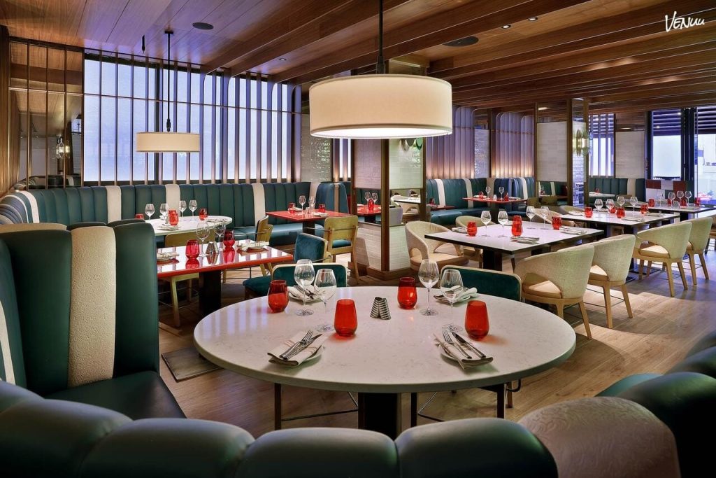 Sitios para celebrar comuniones en Madrid 7 Foto de Sessions Restaurant en Hard Rock Hotel Madrid, espacio moderno con cocina creativa para comuniones con estilo.