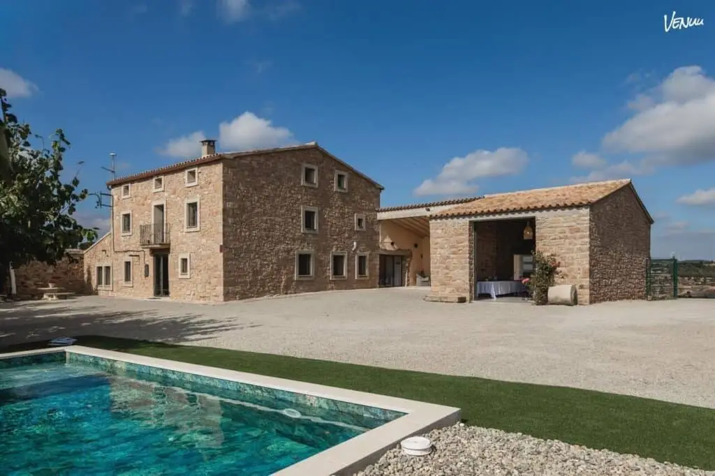 Foto de Mas Françó, casa rural en Argençola rodeada de naturaleza ideal para bodas y celebraciones al aire libre.