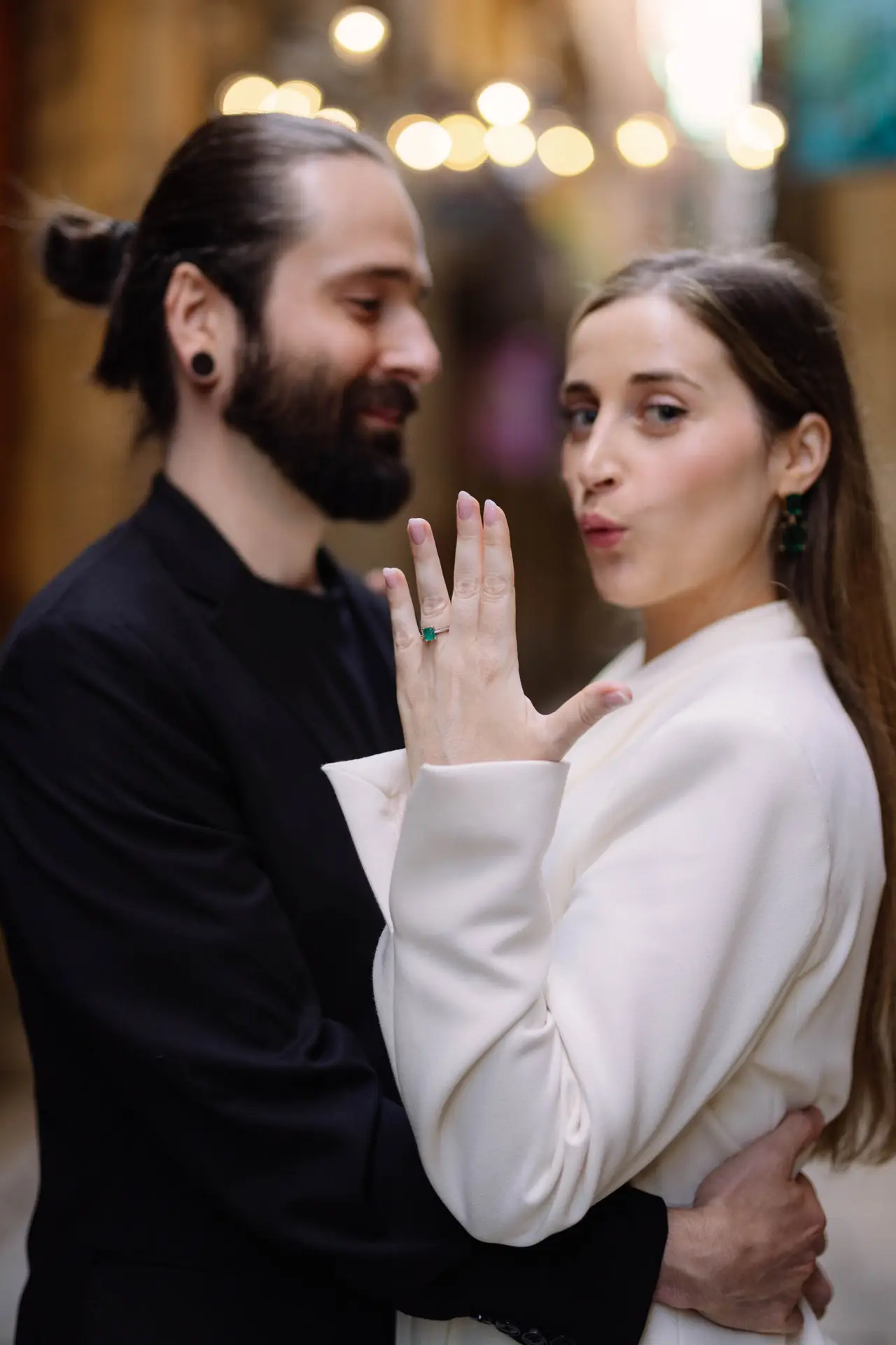 a couple with a Barcelona engagement photographer doing a photoshoot