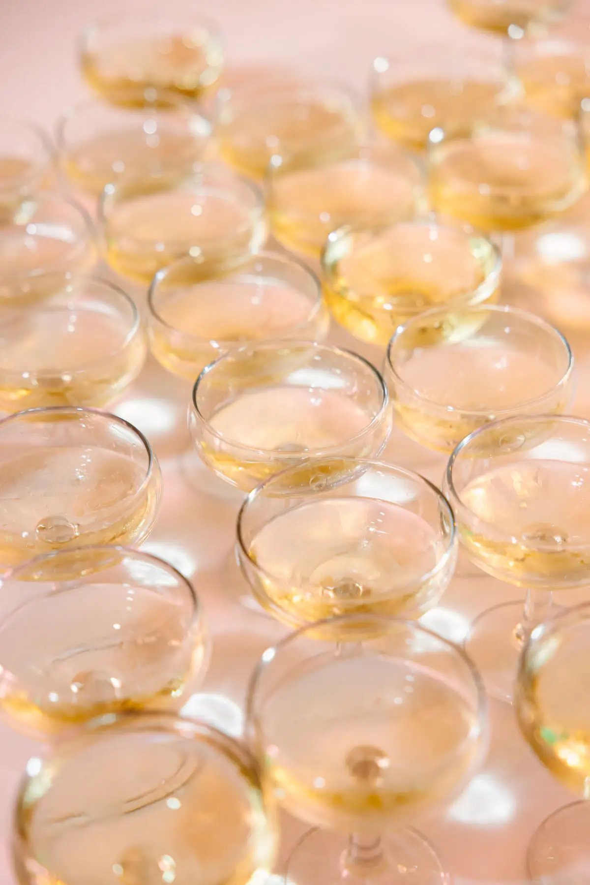 Copas preparadas para el brindis en una boda en S’Agaró