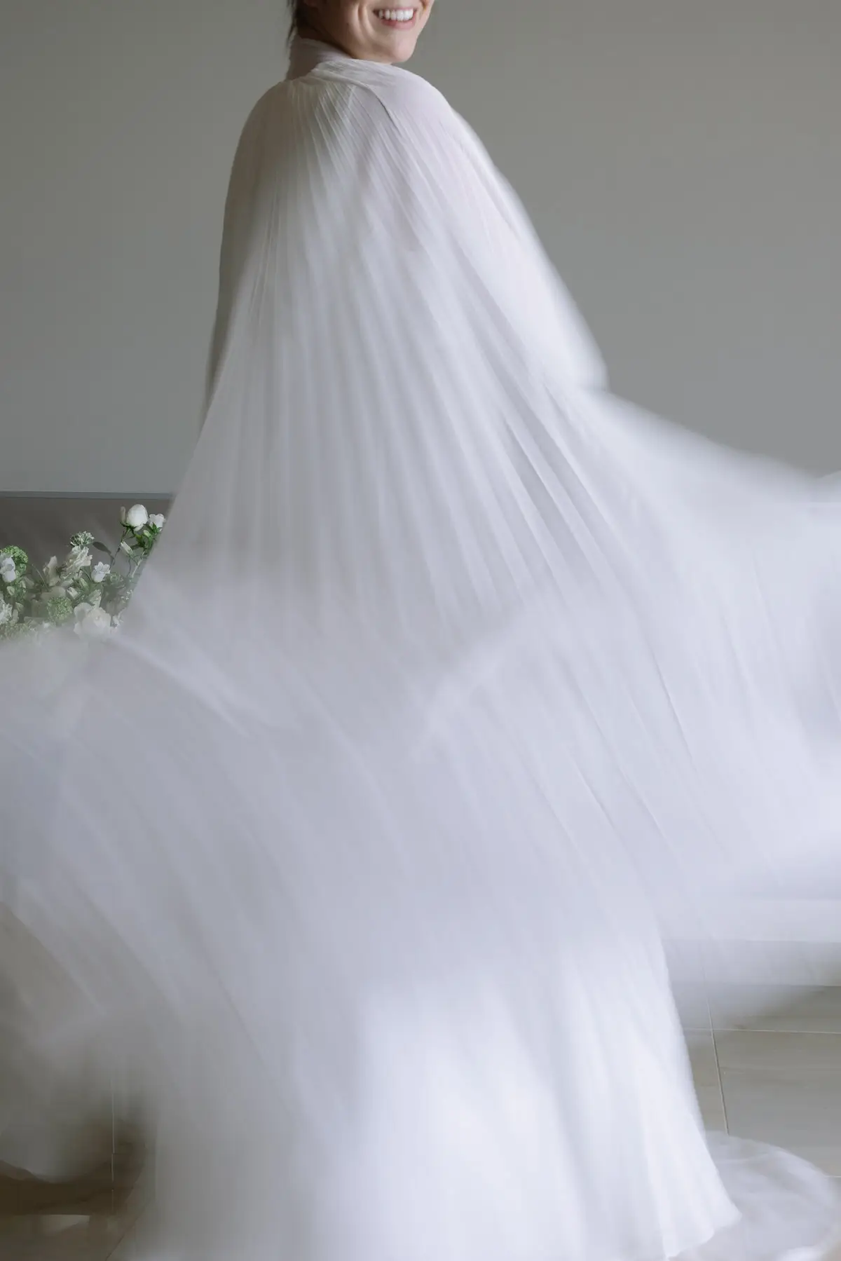 Vestido de novia en movimiento, reportaje de Sunnydays en S’Agaró