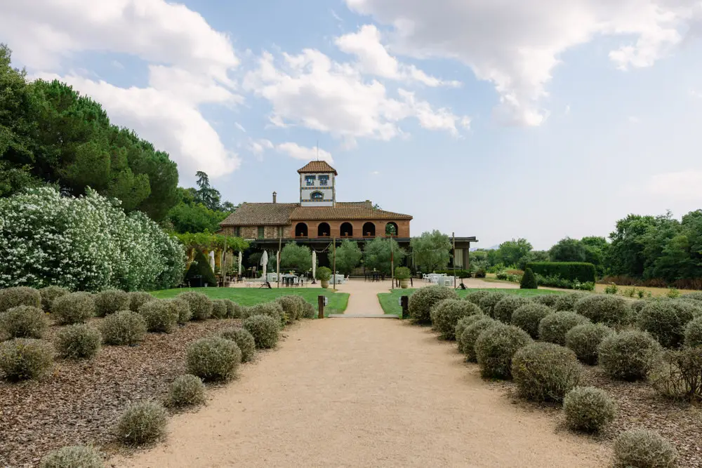 La Roureda, Sant Pere de Vilamajor: fotos, precios y opiniones 3 Jardín de entrada de La Roureda