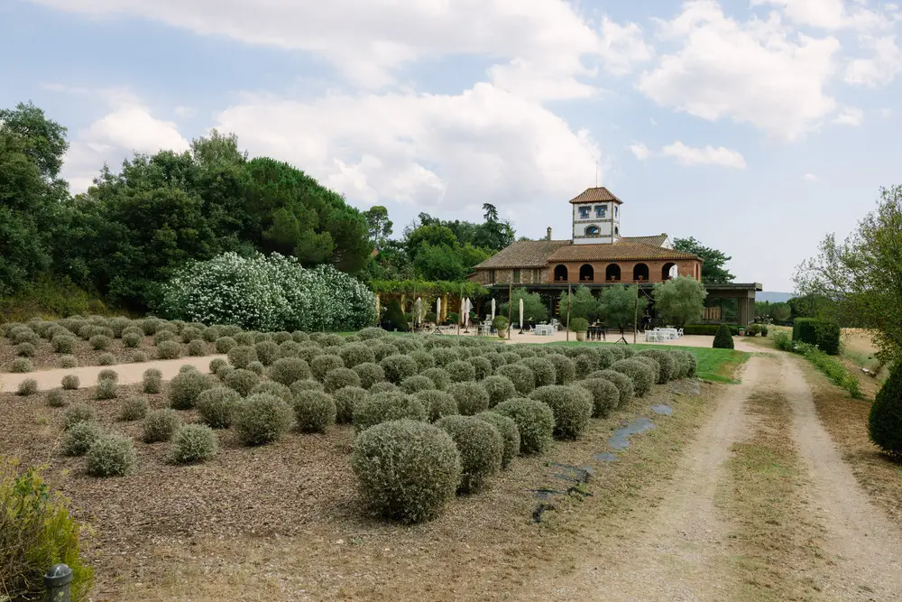 Jardín de entrada de La Roureda