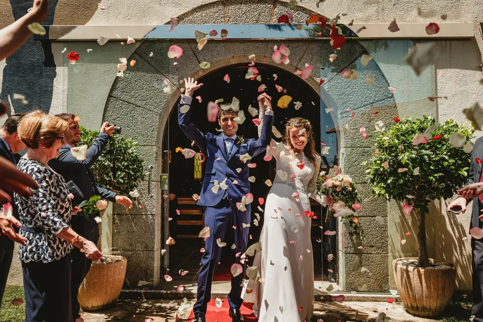 Salida de la ceremonia en una boda de mi portfolio en Can Marial