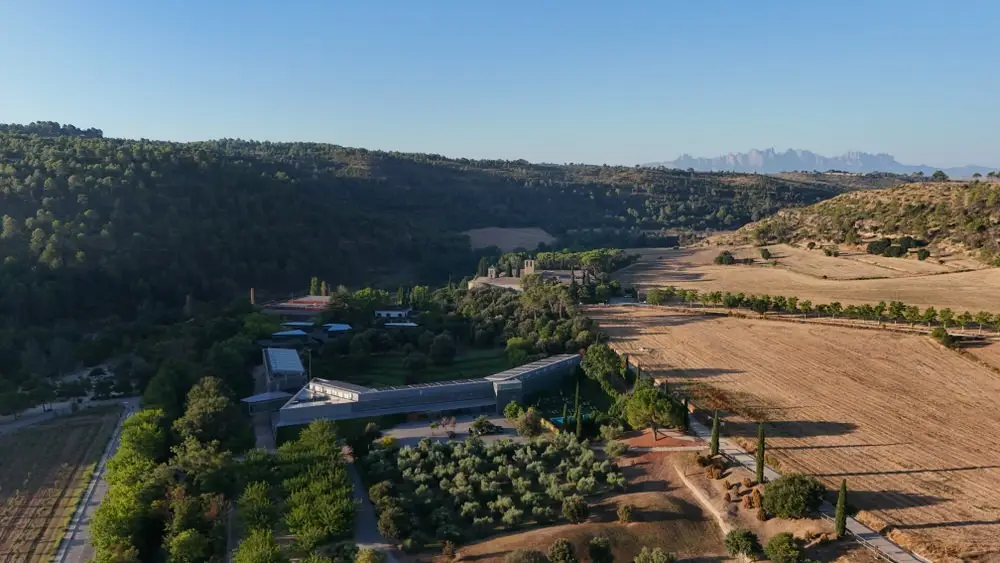 hotel Mon Sant Benet de Manresa visto desde un dron