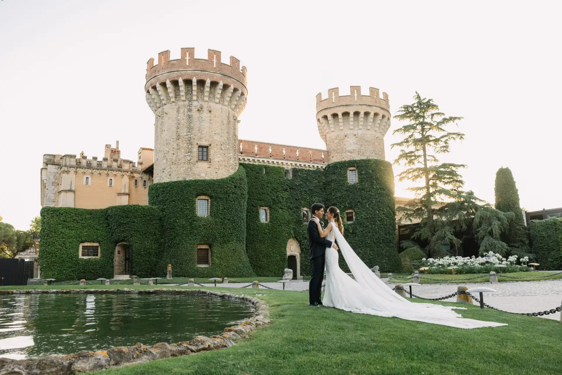Carla y Pol Boda en Castell de Peralada 00426 ok scaled 1